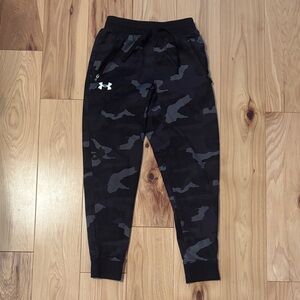 Under Armour Kids' Black and Gray Camo Joggers